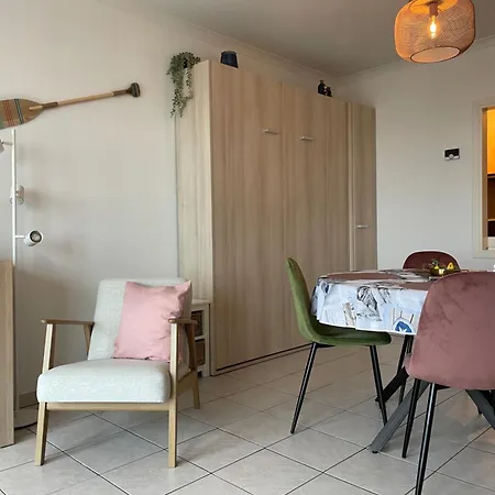 Zeezicht Delphine Apartman *